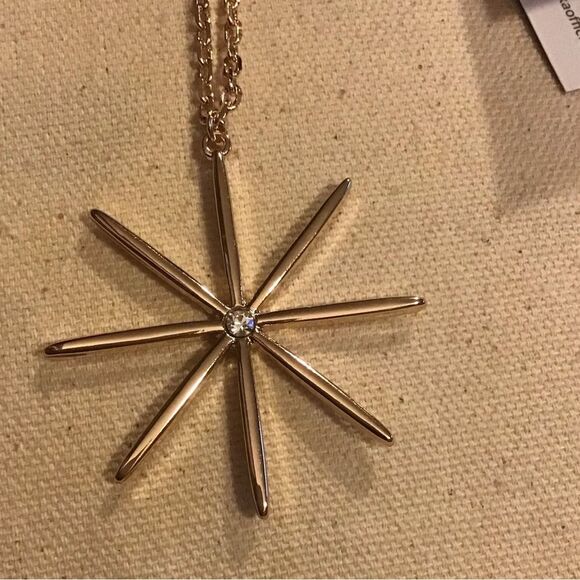 NWT Ettika Necklace Gold Tone Snowflake Star With Stone Accent - Picture 3 of 4